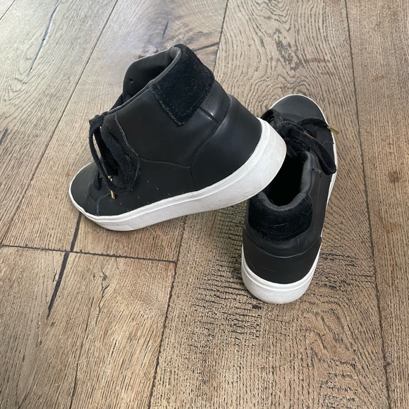 Adidas mid-high top.  Barely ever worn. - Picture 5 of 7